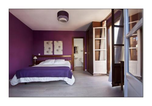 埃斯卡兰特拉斯索拉纳斯乡村酒店客房内的一张或多张床位