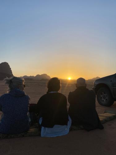 DisahEnjoy Wadi Rum stars的相册照片