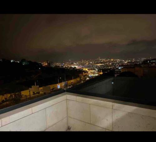 耶路撒冷Stylish and spacious 3BR apartment in the heart of Jerusalem! اهلا وسهلا的相册照片