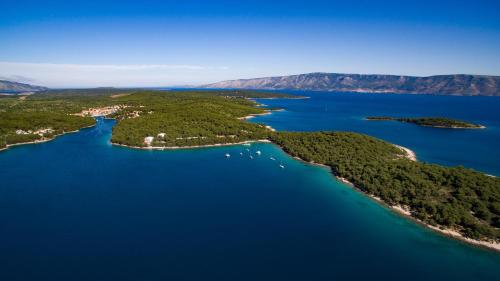 韦伯斯卡Labranda Senses Resort的水中一组岛屿的空中景观