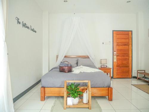 Ban NongdouangThe Giftown Vientiane, Haysoke的一间卧室配有一张带天蓬的床