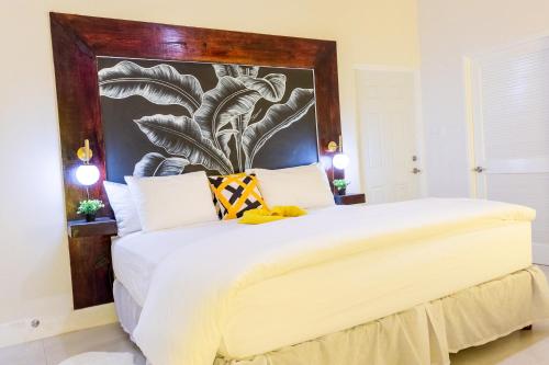 King Bed Studio/Gated/Fast Wi-Fi/Near Ocho Rios