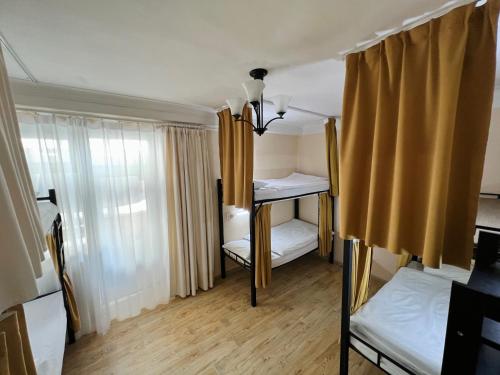 Khongor Guest house & Tours客房内的一张或多张双层床