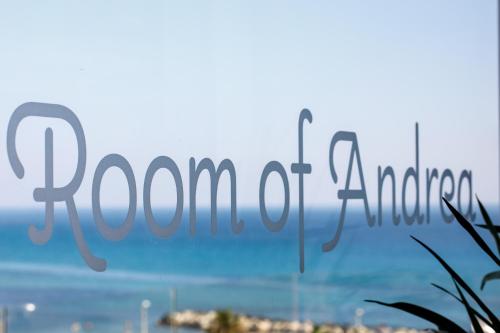 特拉帕尼Room Of Andrea Hotel的海上的凝视图