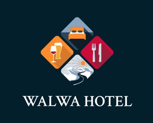 Walwa Hotel的一张带桌子和食物的酒店标志