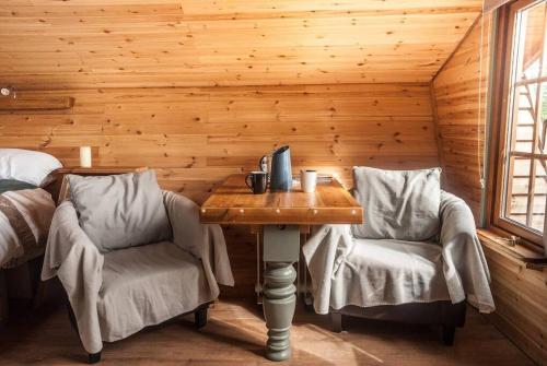 Wooden tiny house Glamping cabin with hot tub 1