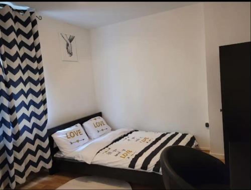 Wohnung im Zentrum von Darmstadt客房内的一张或多张床位