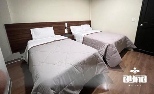 查查波亚斯Ayña Hotel的配有两张床的酒店客房