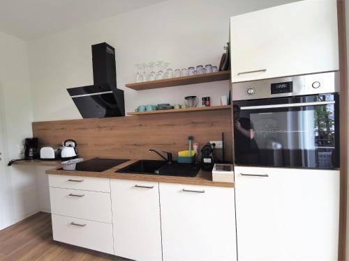 BohnApartments Deluxe-Zechen-House-Family - 2 Balkone - gratis Parkplätze - WLAN的厨房或小厨房