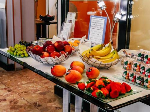 巴黎卢克西亚酒店的桌上水果蔬菜的展示
