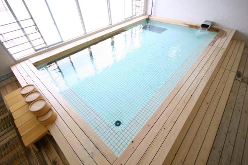Wasuki Tsukasakan日式旅馆内部或周边的泳池