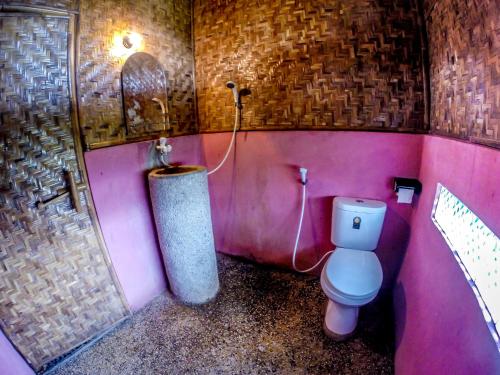 巴勒库酒店的一间浴室