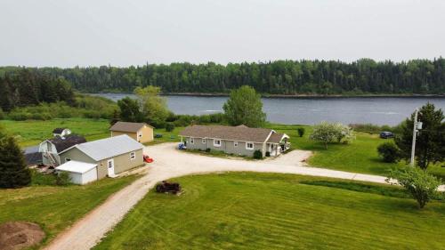 Reidville喀什拉皮的度假屋的享有湖景别墅的空中景致