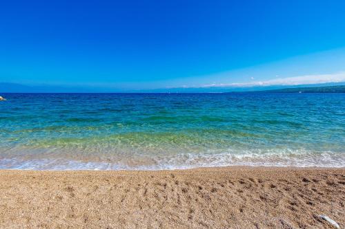 马林斯卡蓝波度假酒店的海滩与大海相映成趣