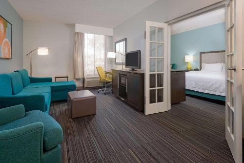 奥兰多奥兰多靠近环球大道/国际大道汉普顿酒店的酒店客房 - 带一间卧室和一张床