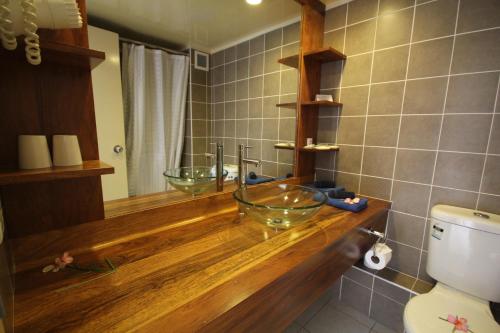 美拉尼西亚维拉港酒店的一间浴室