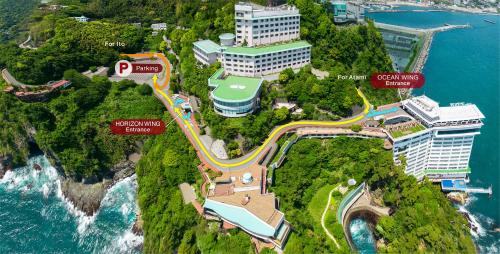 热海新赤尾酒店(Hotel New Akao)的城市地图,城市建筑和海洋