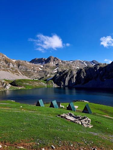 Kapetanovo jezero, Mountain cottage Captain's Lake