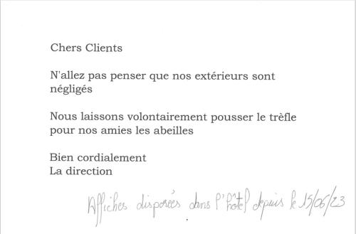 贝尔热拉克Hôtel La Flambée的手机的截图,包含不同的字体列表