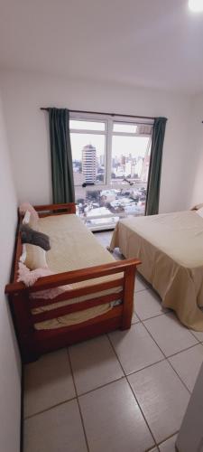 巴拉那Paraná Parque的市景客房 - 带两张床