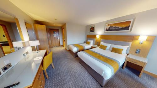 波特劳伊斯波特劳伊斯玛德文酒店的酒店客房带两张床和一间浴室