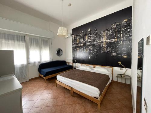 米兰米兰运河公寓的一间卧室配有一张床和一张沙发