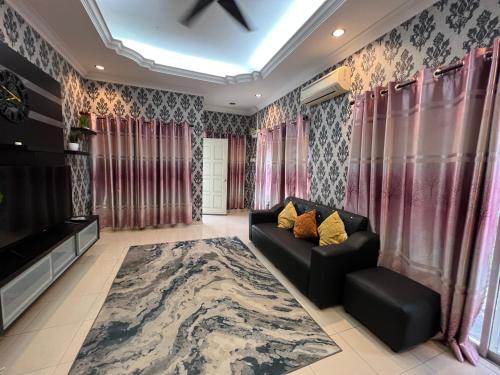 RUMAH INDAH by IMPIAN HOMESTAY KLIA-SALAK TINGGI-NILAI的休息区