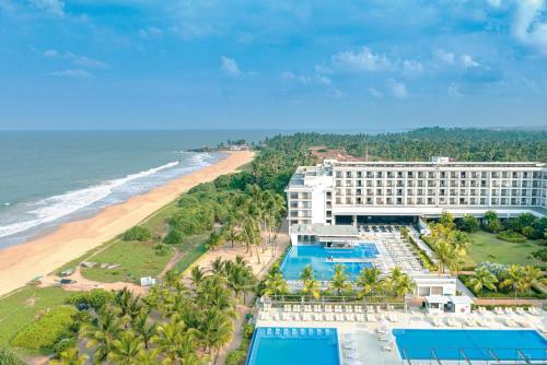 本托塔斯里兰卡RIU全包酒店的享有酒店和海滩的空中景致