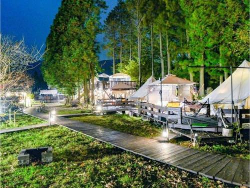 ShimodaMinamiaso STAYHAPPY - Vacation STAY 57906v的一群晚上在公园里的帐篷