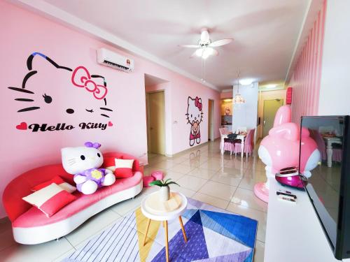 普崇Puchong HELLO KITTY FULLY AIR-CON Suite的客厅配有小猫猫壁贴纸