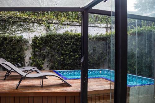 Living Hotel São Paulo内部或周边的泳池