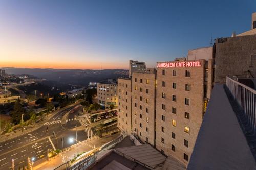 耶路撒冷耶路撒冷之门酒店的从建筑屋顶欣赏日落美景