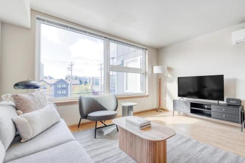 Queen Anne 1BR w Roof Gym WD nr Metro SEA-349平面图