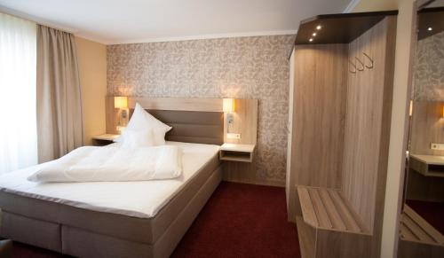 祖尔博斯特洛费尔登餐厅酒店客房内的一张或多张床位