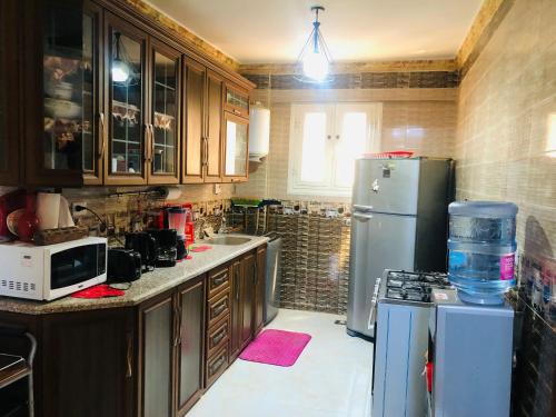 Lovely Villa 5- bedroom with Overflow Pool with Nice Garden at Green Oasis Resort的厨房或小厨房