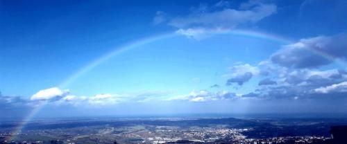 瓦拉爪贡San Marino Skyline - Dante的城市上空的彩虹