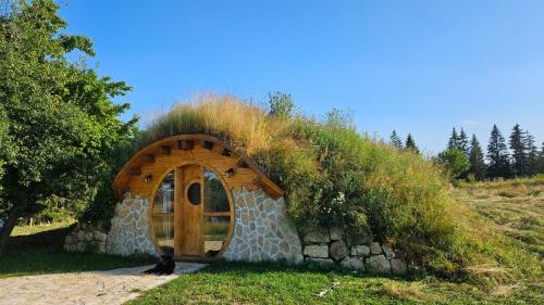 Mountain bungalows and a Hobbit House - Jazavčije Rupe