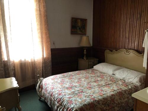 Rota Lodge客房内的一张或多张床位
