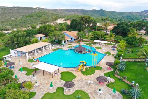 里奥迪孔塔斯Granville Eco Resort的享有度假村游泳池的空中景致