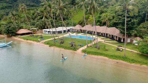 爱妮岛Bebeladan Beach Resort, In The Last Indigenous Corner的水体上度假村的空中景观