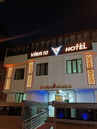 GönenVİRA10 HOTEL的前面有标志的酒店