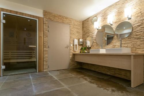 皮埃尔＆阿特瑞尔科柔扎特度假酒店的一间浴室