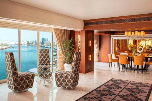 迪拜迪拜克里克喜来登酒店大厦的海景用餐室