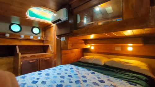 圣贾科莫瑜珈与布布露营酒店的船上的卧室