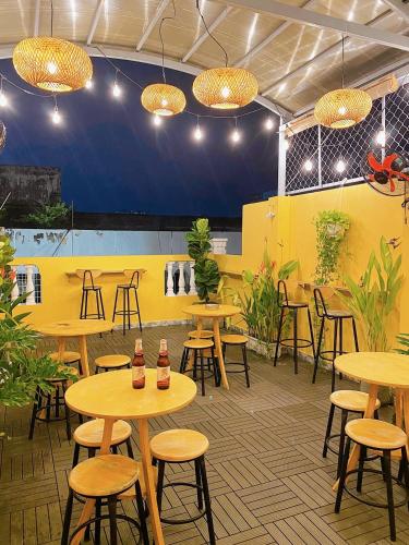 Saigon Authentic Hostel - Cozy Rooftop, Family Cooking Experience, FREE Walking Tour, Vietnamese Breakfast & Gym