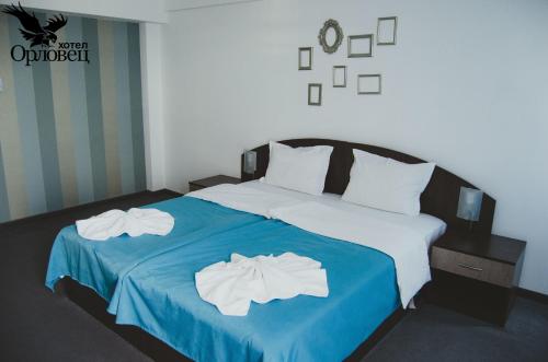 奥洛维茨酒店客房内的一张或多张床位