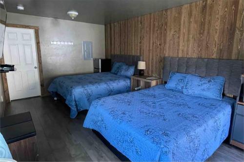 ParkWay Yellowstone Guest House Room #1客房内的一张或多张床位