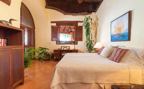 San Rafael del YumaSunny Vacation Villa No 64的一间卧室,卧室内配有一张大床