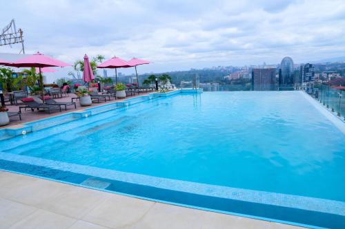 Exquisite 2 bed Condo at Skynest Residences