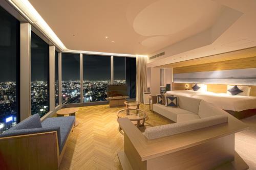 名古屋名古屋王子大饭店的酒店客房享有城市美景,配有一张床。
